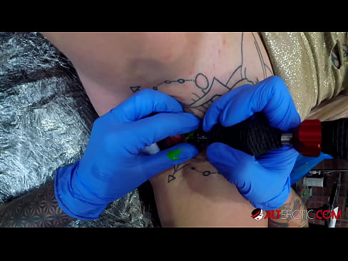 ❤️ Si Sully Savage adunay tattoo sa iyang clitoris ❌ super porn sa amon